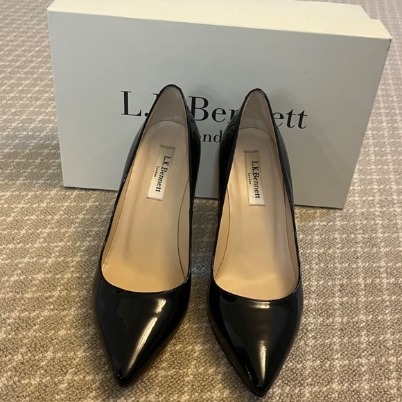 LK  Bennett Floret Black Patent Pump Size 6.5  (36.5 EU) - Picture 2 of 7